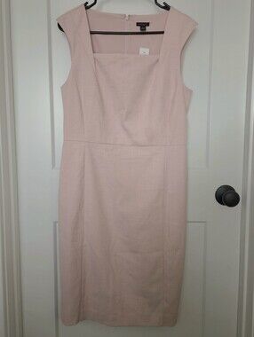 NWT. Ann Taylor Factory Pale Pink Square Neck Sheath Dress. Size 8. #SW